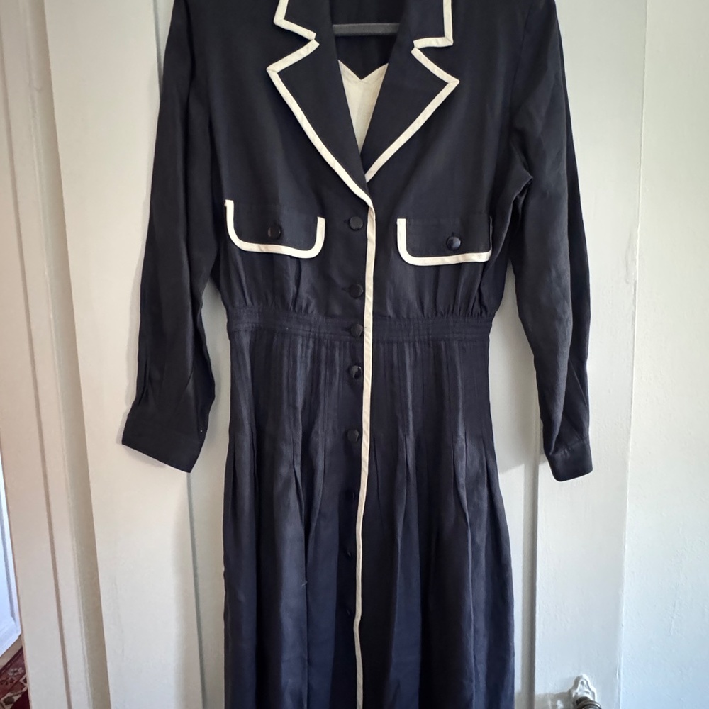 Vintage Valentino "Miss V" Navy and White Collared Dress- Vintage Size 12 - Picture 12 of 12